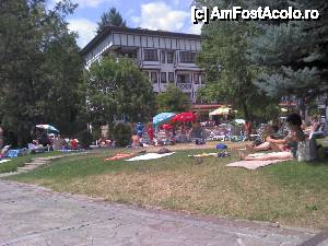 [P40] Orpheus SPA & Resort [Devin] - cam așa arată „plaja” de la bazinele exterioare, aproape zilnic. Deși teoretic există o zonă rezervată clienților hotelului, în realitate n-o respectă nimeni » foto by Dragoș_MD
 - 
<span class="allrVoted glyphicon glyphicon-heart hidden" id="av460318"></span>
<a class="m-l-10 hidden" id="sv460318" onclick="voting_Foto_DelVot(,460318,15199)" role="button">șterge vot <span class="glyphicon glyphicon-remove"></span></a>
<a id="v9460318" class=" c-red"  onclick="voting_Foto_SetVot(460318)" role="button"><span class="glyphicon glyphicon-heart-empty"></span> <b>LIKE</b> = Votează poza</a> <img class="hidden"  id="f460318W9" src="/imagini/loader.gif" border="0" /><span class="AjErrMes hidden" id="e460318ErM"></span>