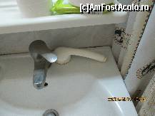 [P02] Aici chiuveta care tot sejurul a fost infundata si para de dus pe care admin hotelului nu a vrut s-o schimbe si care curgea prin toate lipiturile. Se vor a fi un hotele de 3 stele » foto by Marian 61
 - 
<span class="allrVoted glyphicon glyphicon-heart hidden" id="av461557"></span>
<a class="m-l-10 hidden" id="sv461557" onclick="voting_Foto_DelVot(,461557,15252)" role="button">șterge vot <span class="glyphicon glyphicon-remove"></span></a>
<a id="v9461557" class=" c-red"  onclick="voting_Foto_SetVot(461557)" role="button"><span class="glyphicon glyphicon-heart-empty"></span> <b>LIKE</b> = Votează poza</a> <img class="hidden"  id="f461557W9" src="/imagini/loader.gif" border="0" /><span class="AjErrMes hidden" id="e461557ErM"></span>