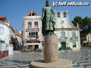 [P11] Statuia lui D Pedro in centrul pietei, pluteste pe valuri » foto by mireille
 - 
<span class="allrVoted glyphicon glyphicon-heart hidden" id="av465840"></span>
<a class="m-l-10 hidden" id="sv465840" onclick="voting_Foto_DelVot(,465840,15361)" role="button">șterge vot <span class="glyphicon glyphicon-remove"></span></a>
<a id="v9465840" class=" c-red"  onclick="voting_Foto_SetVot(465840)" role="button"><span class="glyphicon glyphicon-heart-empty"></span> <b>LIKE</b> = Votează poza</a> <img class="hidden"  id="f465840W9" src="/imagini/loader.gif" border="0" /><span class="AjErrMes hidden" id="e465840ErM"></span>