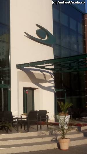 [P07] Hotel Boavista - intrarea principala » foto by nosferatoo
 - 
<span class="allrVoted glyphicon glyphicon-heart hidden" id="av620938"></span>
<a class="m-l-10 hidden" id="sv620938" onclick="voting_Foto_DelVot(,620938,15369)" role="button">șterge vot <span class="glyphicon glyphicon-remove"></span></a>
<a id="v9620938" class=" c-red"  onclick="voting_Foto_SetVot(620938)" role="button"><span class="glyphicon glyphicon-heart-empty"></span> <b>LIKE</b> = Votează poza</a> <img class="hidden"  id="f620938W9" src="/imagini/loader.gif" border="0" /><span class="AjErrMes hidden" id="e620938ErM"></span>