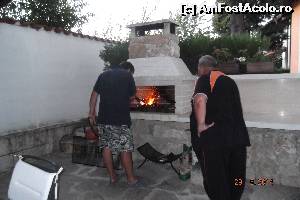 [P23] pregatirea gratarului » foto by aricel
 - 
<span class="allrVoted glyphicon glyphicon-heart hidden" id="av556668"></span>
<a class="m-l-10 hidden" id="sv556668" onclick="voting_Foto_DelVot(,556668,15382)" role="button">șterge vot <span class="glyphicon glyphicon-remove"></span></a>
<a id="v9556668" class=" c-red"  onclick="voting_Foto_SetVot(556668)" role="button"><span class="glyphicon glyphicon-heart-empty"></span> <b>LIKE</b> = Votează poza</a> <img class="hidden"  id="f556668W9" src="/imagini/loader.gif" border="0" /><span class="AjErrMes hidden" id="e556668ErM"></span>