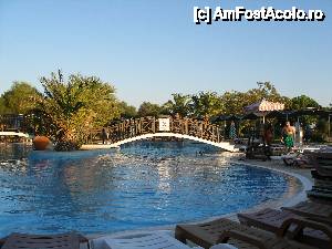 [P06] Piscina principala - Family Pool » foto by Deborah77
 - 
<span class="allrVoted glyphicon glyphicon-heart hidden" id="av494081"></span>
<a class="m-l-10 hidden" id="sv494081" onclick="voting_Foto_DelVot(,494081,15414)" role="button">șterge vot <span class="glyphicon glyphicon-remove"></span></a>
<a id="v9494081" class=" c-red"  onclick="voting_Foto_SetVot(494081)" role="button"><span class="glyphicon glyphicon-heart-empty"></span> <b>LIKE</b> = Votează poza</a> <img class="hidden"  id="f494081W9" src="/imagini/loader.gif" border="0" /><span class="AjErrMes hidden" id="e494081ErM"></span>