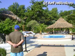 [P18] Piscina cu un mic bar -paja La Skala » foto by xpac
 - 
<span class="allrVoted glyphicon glyphicon-heart hidden" id="av510103"></span>
<a class="m-l-10 hidden" id="sv510103" onclick="voting_Foto_DelVot(,510103,15447)" role="button">șterge vot <span class="glyphicon glyphicon-remove"></span></a>
<a id="v9510103" class=" c-red"  onclick="voting_Foto_SetVot(510103)" role="button"><span class="glyphicon glyphicon-heart-empty"></span> <b>LIKE</b> = Votează poza</a> <img class="hidden"  id="f510103W9" src="/imagini/loader.gif" border="0" /><span class="AjErrMes hidden" id="e510103ErM"></span>