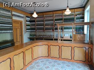 [P76] Oslo, Norsk Folkemuseum, Orașul Vechi, Magazin de vinuri din Holmestrand, Vestfold datează din 1904 » foto by mprofeanu
 - 
<span class="allrVoted glyphicon glyphicon-heart hidden" id="av1517185"></span>
<a class="m-l-10 hidden" id="sv1517185" onclick="voting_Foto_DelVot(,1517185,15474)" role="button">șterge vot <span class="glyphicon glyphicon-remove"></span></a>
<a id="v91517185" class=" c-red"  onclick="voting_Foto_SetVot(1517185)" role="button"><span class="glyphicon glyphicon-heart-empty"></span> <b>LIKE</b> = Votează poza</a> <img class="hidden"  id="f1517185W9" src="/imagini/loader.gif" border="0" /><span class="AjErrMes hidden" id="e1517185ErM"></span>