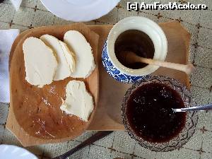 [P08] Unt, miere si dulceata de zmeura.  » foto by robbyy
 - 
<span class="allrVoted glyphicon glyphicon-heart hidden" id="av538084"></span>
<a class="m-l-10 hidden" id="sv538084" onclick="voting_Foto_DelVot(,538084,15555)" role="button">șterge vot <span class="glyphicon glyphicon-remove"></span></a>
<a id="v9538084" class=" c-red"  onclick="voting_Foto_SetVot(538084)" role="button"><span class="glyphicon glyphicon-heart-empty"></span> <b>LIKE</b> = Votează poza</a> <img class="hidden"  id="f538084W9" src="/imagini/loader.gif" border="0" /><span class="AjErrMes hidden" id="e538084ErM"></span>