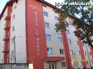 [P01] imagine intrare hostel recent renovat » foto by nelu73
 - 
<span class="allrVoted glyphicon glyphicon-heart hidden" id="av475864"></span>
<a class="m-l-10 hidden" id="sv475864" onclick="voting_Foto_DelVot(,475864,15595)" role="button">șterge vot <span class="glyphicon glyphicon-remove"></span></a>
<a id="v9475864" class=" c-red"  onclick="voting_Foto_SetVot(475864)" role="button"><span class="glyphicon glyphicon-heart-empty"></span> <b>LIKE</b> = Votează poza</a> <img class="hidden"  id="f475864W9" src="/imagini/loader.gif" border="0" /><span class="AjErrMes hidden" id="e475864ErM"></span>