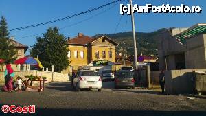 [P16] Parcarea în aer liber din piaţa Kovači, folosită în comun de hotelul Hayat şi hotelul Telal.  » foto by Costi
 - 
<span class="allrVoted glyphicon glyphicon-heart hidden" id="av476181"></span>
<a class="m-l-10 hidden" id="sv476181" onclick="voting_Foto_DelVot(,476181,15600)" role="button">șterge vot <span class="glyphicon glyphicon-remove"></span></a>
<a id="v9476181" class=" c-red"  onclick="voting_Foto_SetVot(476181)" role="button"><span class="glyphicon glyphicon-heart-empty"></span> <b>LIKE</b> = Votează poza</a> <img class="hidden"  id="f476181W9" src="/imagini/loader.gif" border="0" /><span class="AjErrMes hidden" id="e476181ErM"></span>
