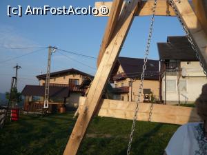 [P09] De la stanga la dreapta: foisor, bucataria si sala de servit masa, pensiunea propriu-zisa, casa de locuit a familiilor gazda.  » foto by HFbraila
 - 
<span class="allrVoted glyphicon glyphicon-heart hidden" id="av789060"></span>
<a class="m-l-10 hidden" id="sv789060" onclick="voting_Foto_DelVot(,789060,15609)" role="button">șterge vot <span class="glyphicon glyphicon-remove"></span></a>
<a id="v9789060" class=" c-red"  onclick="voting_Foto_SetVot(789060)" role="button"><span class="glyphicon glyphicon-heart-empty"></span> <b>LIKE</b> = Votează poza</a> <img class="hidden"  id="f789060W9" src="/imagini/loader.gif" border="0" /><span class="AjErrMes hidden" id="e789060ErM"></span>