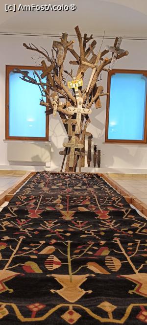 [P16] Imagine din expoziție - Pomul Vieții. » foto by tata123 🔱
 - 
<span class="allrVoted glyphicon glyphicon-heart hidden" id="av1502413"></span>
<a class="m-l-10 hidden" id="sv1502413" onclick="voting_Foto_DelVot(,1502413,15672)" role="button">șterge vot <span class="glyphicon glyphicon-remove"></span></a>
<a id="v91502413" class=" c-red"  onclick="voting_Foto_SetVot(1502413)" role="button"><span class="glyphicon glyphicon-heart-empty"></span> <b>LIKE</b> = Votează poza</a> <img class="hidden"  id="f1502413W9" src="/imagini/loader.gif" border="0" /><span class="AjErrMes hidden" id="e1502413ErM"></span>