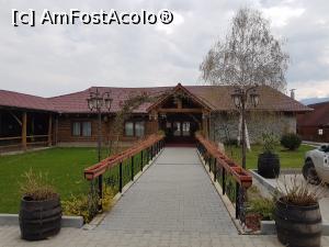 [P13] Intrarea in restaurant » foto by Alina Roxana
 - 
<span class="allrVoted glyphicon glyphicon-heart hidden" id="av1064581"></span>
<a class="m-l-10 hidden" id="sv1064581" onclick="voting_Foto_DelVot(,1064581,15673)" role="button">șterge vot <span class="glyphicon glyphicon-remove"></span></a>
<a id="v91064581" class=" c-red"  onclick="voting_Foto_SetVot(1064581)" role="button"><span class="glyphicon glyphicon-heart-empty"></span> <b>LIKE</b> = Votează poza</a> <img class="hidden"  id="f1064581W9" src="/imagini/loader.gif" border="0" /><span class="AjErrMes hidden" id="e1064581ErM"></span>