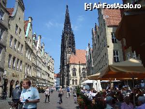 [P12] Piata Principala si in fundal Biserica Sf Lambert cu cele trei custi » foto by mireille
 - 
<span class="allrVoted glyphicon glyphicon-heart hidden" id="av481498"></span>
<a class="m-l-10 hidden" id="sv481498" onclick="voting_Foto_DelVot(,481498,15707)" role="button">șterge vot <span class="glyphicon glyphicon-remove"></span></a>
<a id="v9481498" class=" c-red"  onclick="voting_Foto_SetVot(481498)" role="button"><span class="glyphicon glyphicon-heart-empty"></span> <b>LIKE</b> = Votează poza</a> <img class="hidden"  id="f481498W9" src="/imagini/loader.gif" border="0" /><span class="AjErrMes hidden" id="e481498ErM"></span>