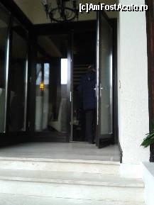 [P05] Vila Class - Satu Mare, intrarea în restaurant.  » foto by creivean
 - 
<span class="allrVoted glyphicon glyphicon-heart hidden" id="av497671"></span>
<a class="m-l-10 hidden" id="sv497671" onclick="voting_Foto_DelVot(,497671,15818)" role="button">șterge vot <span class="glyphicon glyphicon-remove"></span></a>
<a id="v9497671" class=" c-red"  onclick="voting_Foto_SetVot(497671)" role="button"><span class="glyphicon glyphicon-heart-empty"></span> <b>LIKE</b> = Votează poza</a> <img class="hidden"  id="f497671W9" src="/imagini/loader.gif" border="0" /><span class="AjErrMes hidden" id="e497671ErM"></span>
