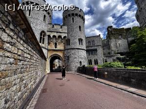 [P34] Palatul Windsor » foto by Mika
 - 
<span class="allrVoted glyphicon glyphicon-heart hidden" id="av1509971"></span>
<a class="m-l-10 hidden" id="sv1509971" onclick="voting_Foto_DelVot(,1509971,16051)" role="button">șterge vot <span class="glyphicon glyphicon-remove"></span></a>
<a id="v91509971" class=" c-red"  onclick="voting_Foto_SetVot(1509971)" role="button"><span class="glyphicon glyphicon-heart-empty"></span> <b>LIKE</b> = Votează poza</a> <img class="hidden"  id="f1509971W9" src="/imagini/loader.gif" border="0" /><span class="AjErrMes hidden" id="e1509971ErM"></span>