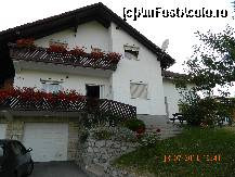 [P01] guest house rubcic, vedere din fata » foto by andreea72
 - 
<span class="allrVoted glyphicon glyphicon-heart hidden" id="av498547"></span>
<a class="m-l-10 hidden" id="sv498547" onclick="voting_Foto_DelVot(,498547,16153)" role="button">șterge vot <span class="glyphicon glyphicon-remove"></span></a>
<a id="v9498547" class=" c-red"  onclick="voting_Foto_SetVot(498547)" role="button"><span class="glyphicon glyphicon-heart-empty"></span> <b>LIKE</b> = Votează poza</a> <img class="hidden"  id="f498547W9" src="/imagini/loader.gif" border="0" /><span class="AjErrMes hidden" id="e498547ErM"></span>