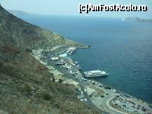 [P08] O sosea ingusta urca spre oraselele situate pe platou.Jos in vale portul,si vasele de mare viteza.Fling Cat 4 pleaca spre Mikonos. » foto by octaviansz
 - 
<span class="allrVoted glyphicon glyphicon-heart hidden" id="av149767"></span>
<a class="m-l-10 hidden" id="sv149767" onclick="voting_Foto_DelVot(,149767,16213)" role="button">șterge vot <span class="glyphicon glyphicon-remove"></span></a>
<a id="v9149767" class=" c-red"  onclick="voting_Foto_SetVot(149767)" role="button"><span class="glyphicon glyphicon-heart-empty"></span> <b>LIKE</b> = Votează poza</a> <img class="hidden"  id="f149767W9" src="/imagini/loader.gif" border="0" /><span class="AjErrMes hidden" id="e149767ErM"></span>