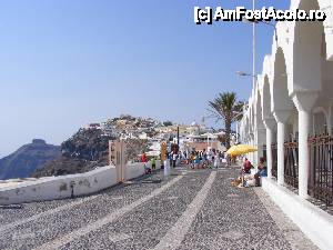 [P19] Vedere dinspre biserica din Thira » foto by corinka
 - 
<span class="allrVoted glyphicon glyphicon-heart hidden" id="av456962"></span>
<a class="m-l-10 hidden" id="sv456962" onclick="voting_Foto_DelVot(,456962,16213)" role="button">șterge vot <span class="glyphicon glyphicon-remove"></span></a>
<a id="v9456962" class=" c-red"  onclick="voting_Foto_SetVot(456962)" role="button"><span class="glyphicon glyphicon-heart-empty"></span> <b>LIKE</b> = Votează poza</a> <img class="hidden"  id="f456962W9" src="/imagini/loader.gif" border="0" /><span class="AjErrMes hidden" id="e456962ErM"></span>