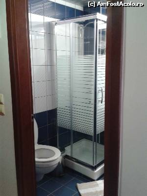 [P03] baia cu mini cabina de dus » foto by z_claudiu
 - 
<span class="allrVoted glyphicon glyphicon-heart hidden" id="av527756"></span>
<a class="m-l-10 hidden" id="sv527756" onclick="voting_Foto_DelVot(,527756,16256)" role="button">șterge vot <span class="glyphicon glyphicon-remove"></span></a>
<a id="v9527756" class=" c-red"  onclick="voting_Foto_SetVot(527756)" role="button"><span class="glyphicon glyphicon-heart-empty"></span> <b>LIKE</b> = Votează poza</a> <img class="hidden"  id="f527756W9" src="/imagini/loader.gif" border="0" /><span class="AjErrMes hidden" id="e527756ErM"></span>