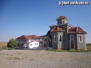 [P07] Mănăstirea Colilia, Paraclisul Sfântului Mare Mucenic Gheorghe, alături de clădirea arhondaricului în plan mai îndepărtat » foto by mariana.olaru
 - 
<span class="allrVoted glyphicon glyphicon-heart hidden" id="av503242"></span>
<a class="m-l-10 hidden" id="sv503242" onclick="voting_Foto_DelVot(,503242,16273)" role="button">șterge vot <span class="glyphicon glyphicon-remove"></span></a>
<a id="v9503242" class=" c-red"  onclick="voting_Foto_SetVot(503242)" role="button"><span class="glyphicon glyphicon-heart-empty"></span> <b>LIKE</b> = Votează poza</a> <img class="hidden"  id="f503242W9" src="/imagini/loader.gif" border="0" /><span class="AjErrMes hidden" id="e503242ErM"></span>