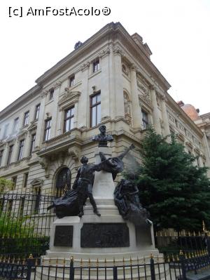 [P20] Grup statuar Eugeniu Carada (1924). » foto by tata123 🔱
 - 
<span class="allrVoted glyphicon glyphicon-heart hidden" id="av1292403"></span>
<a class="m-l-10 hidden" id="sv1292403" onclick="voting_Foto_DelVot(,1292403,16545)" role="button">șterge vot <span class="glyphicon glyphicon-remove"></span></a>
<a id="v91292403" class=" c-red"  onclick="voting_Foto_SetVot(1292403)" role="button"><span class="glyphicon glyphicon-heart-empty"></span> <b>LIKE</b> = Votează poza</a> <img class="hidden"  id="f1292403W9" src="/imagini/loader.gif" border="0" /><span class="AjErrMes hidden" id="e1292403ErM"></span>