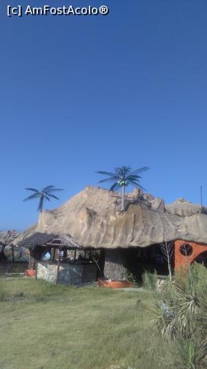 [P10] Plaja in dreptul hotelului avea aceasta coliba parasita » foto by dianamea
 - 
<span class="allrVoted glyphicon glyphicon-heart hidden" id="av1099706"></span>
<a class="m-l-10 hidden" id="sv1099706" onclick="voting_Foto_DelVot(,1099706,16601)" role="button">șterge vot <span class="glyphicon glyphicon-remove"></span></a>
<a id="v91099706" class=" c-red"  onclick="voting_Foto_SetVot(1099706)" role="button"><span class="glyphicon glyphicon-heart-empty"></span> <b>LIKE</b> = Votează poza</a> <img class="hidden"  id="f1099706W9" src="/imagini/loader.gif" border="0" /><span class="AjErrMes hidden" id="e1099706ErM"></span>