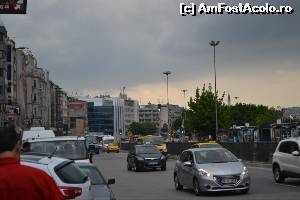 [P18] Strada principala care trece de-a lungul portului - si sirul de hoteluri. Aden e si el, undeva pe stanga.  » foto by TraianS
 - 
<span class="allrVoted glyphicon glyphicon-heart hidden" id="av518779"></span>
<a class="m-l-10 hidden" id="sv518779" onclick="voting_Foto_DelVot(,518779,16636)" role="button">șterge vot <span class="glyphicon glyphicon-remove"></span></a>
<a id="v9518779" class=" c-red"  onclick="voting_Foto_SetVot(518779)" role="button"><span class="glyphicon glyphicon-heart-empty"></span> <b>LIKE</b> = Votează poza</a> <img class="hidden"  id="f518779W9" src="/imagini/loader.gif" border="0" /><span class="AjErrMes hidden" id="e518779ErM"></span>