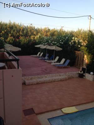 [P08] Vederea spre sezlongurile de la piscina, de pe balconul mare.  » foto by rora
 - 
<span class="allrVoted glyphicon glyphicon-heart hidden" id="av1112369"></span>
<a class="m-l-10 hidden" id="sv1112369" onclick="voting_Foto_DelVot(,1112369,16666)" role="button">șterge vot <span class="glyphicon glyphicon-remove"></span></a>
<a id="v91112369" class=" c-red"  onclick="voting_Foto_SetVot(1112369)" role="button"><span class="glyphicon glyphicon-heart-empty"></span> <b>LIKE</b> = Votează poza</a> <img class="hidden"  id="f1112369W9" src="/imagini/loader.gif" border="0" /><span class="AjErrMes hidden" id="e1112369ErM"></span>