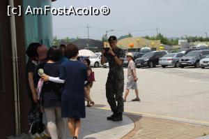 [P13] Moment de prietenie cu un soldat sud coreean.  » foto by glcitizen
 - 
<span class="allrVoted glyphicon glyphicon-heart hidden" id="av812290"></span>
<a class="m-l-10 hidden" id="sv812290" onclick="voting_Foto_DelVot(,812290,16707)" role="button">șterge vot <span class="glyphicon glyphicon-remove"></span></a>
<a id="v9812290" class=" c-red"  onclick="voting_Foto_SetVot(812290)" role="button"><span class="glyphicon glyphicon-heart-empty"></span> <b>LIKE</b> = Votează poza</a> <img class="hidden"  id="f812290W9" src="/imagini/loader.gif" border="0" /><span class="AjErrMes hidden" id="e812290ErM"></span>