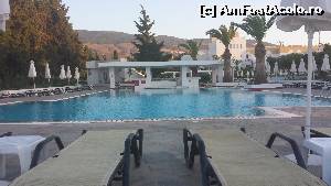 [P16] Piscina nr 2 si pool barul » foto by popescuionut
 - 
<span class="allrVoted glyphicon glyphicon-heart hidden" id="av525588"></span>
<a class="m-l-10 hidden" id="sv525588" onclick="voting_Foto_DelVot(,525588,16799)" role="button">șterge vot <span class="glyphicon glyphicon-remove"></span></a>
<a id="v9525588" class=" c-red"  onclick="voting_Foto_SetVot(525588)" role="button"><span class="glyphicon glyphicon-heart-empty"></span> <b>LIKE</b> = Votează poza</a> <img class="hidden"  id="f525588W9" src="/imagini/loader.gif" border="0" /><span class="AjErrMes hidden" id="e525588ErM"></span>