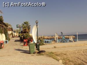 [P30] Nea Fokea: terasele de pe faleză.  » foto by Carmen Ion
 - 
<span class="allrVoted glyphicon glyphicon-heart hidden" id="av799988"></span>
<a class="m-l-10 hidden" id="sv799988" onclick="voting_Foto_DelVot(,799988,16829)" role="button">șterge vot <span class="glyphicon glyphicon-remove"></span></a>
<a id="v9799988" class=" c-red"  onclick="voting_Foto_SetVot(799988)" role="button"><span class="glyphicon glyphicon-heart-empty"></span> <b>LIKE</b> = Votează poza</a> <img class="hidden"  id="f799988W9" src="/imagini/loader.gif" border="0" /><span class="AjErrMes hidden" id="e799988ErM"></span>