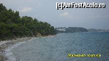 [P21] plaja Kriopigi, cu steag albastru, in departare se vede hotelul Athos Palace, alb, mare , impunator...peisajul vorbeste de la sine » foto by adryana
 - 
<span class="allrVoted glyphicon glyphicon-heart hidden" id="av134652"></span>
<a class="m-l-10 hidden" id="sv134652" onclick="voting_Foto_DelVot(,134652,16829)" role="button">șterge vot <span class="glyphicon glyphicon-remove"></span></a>
<a id="v9134652" class=" c-red"  onclick="voting_Foto_SetVot(134652)" role="button"><span class="glyphicon glyphicon-heart-empty"></span> <b>LIKE</b> = Votează poza</a> <img class="hidden"  id="f134652W9" src="/imagini/loader.gif" border="0" /><span class="AjErrMes hidden" id="e134652ErM"></span>