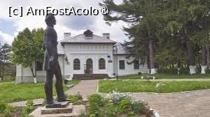 [P02] Statuia compzitorului, sculptor Căileanu, 1985 » foto by Michi
 - 
<span class="allrVoted glyphicon glyphicon-heart hidden" id="av1408552"></span>
<a class="m-l-10 hidden" id="sv1408552" onclick="voting_Foto_DelVot(,1408552,16986)" role="button">șterge vot <span class="glyphicon glyphicon-remove"></span></a>
<a id="v91408552" class=" c-red"  onclick="voting_Foto_SetVot(1408552)" role="button"><span class="glyphicon glyphicon-heart-empty"></span> <b>LIKE</b> = Votează poza</a> <img class="hidden"  id="f1408552W9" src="/imagini/loader.gif" border="0" /><span class="AjErrMes hidden" id="e1408552ErM"></span>