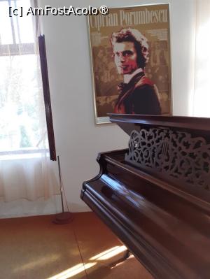 [P22] Pianul lui Ciprian Porumbescu » foto by Michi
 - 
<span class="allrVoted glyphicon glyphicon-heart hidden" id="av1408572"></span>
<a class="m-l-10 hidden" id="sv1408572" onclick="voting_Foto_DelVot(,1408572,16986)" role="button">șterge vot <span class="glyphicon glyphicon-remove"></span></a>
<a id="v91408572" class=" c-red"  onclick="voting_Foto_SetVot(1408572)" role="button"><span class="glyphicon glyphicon-heart-empty"></span> <b>LIKE</b> = Votează poza</a> <img class="hidden"  id="f1408572W9" src="/imagini/loader.gif" border="0" /><span class="AjErrMes hidden" id="e1408572ErM"></span>