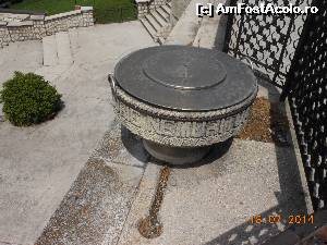 [P26] Mausoleul Mateiaş - Cupa în care ar fi trebuit să ardă flacăra veşnică.  » foto by iulianic
 - 
<span class="allrVoted glyphicon glyphicon-heart hidden" id="av536114"></span>
<a class="m-l-10 hidden" id="sv536114" onclick="voting_Foto_DelVot(,536114,16993)" role="button">șterge vot <span class="glyphicon glyphicon-remove"></span></a>
<a id="v9536114" class=" c-red"  onclick="voting_Foto_SetVot(536114)" role="button"><span class="glyphicon glyphicon-heart-empty"></span> <b>LIKE</b> = Votează poza</a> <img class="hidden"  id="f536114W9" src="/imagini/loader.gif" border="0" /><span class="AjErrMes hidden" id="e536114ErM"></span>