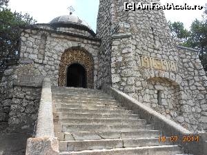 [P27] Mausoleul Mateiaş - Intrarea în mausoleu.  » foto by iulianic
 - 
<span class="allrVoted glyphicon glyphicon-heart hidden" id="av536115"></span>
<a class="m-l-10 hidden" id="sv536115" onclick="voting_Foto_DelVot(,536115,16993)" role="button">șterge vot <span class="glyphicon glyphicon-remove"></span></a>
<a id="v9536115" class=" c-red"  onclick="voting_Foto_SetVot(536115)" role="button"><span class="glyphicon glyphicon-heart-empty"></span> <b>LIKE</b> = Votează poza</a> <img class="hidden"  id="f536115W9" src="/imagini/loader.gif" border="0" /><span class="AjErrMes hidden" id="e536115ErM"></span>