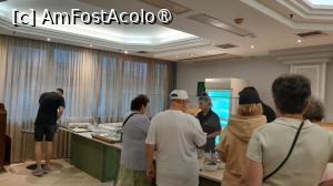[P11] restaurantul pentru mic dejun, protectie cu un geam si personal de deservire » foto by Yolanda
 - 
<span class="allrVoted glyphicon glyphicon-heart hidden" id="av1392808"></span>
<a class="m-l-10 hidden" id="sv1392808" onclick="voting_Foto_DelVot(,1392808,17000)" role="button">șterge vot <span class="glyphicon glyphicon-remove"></span></a>
<a id="v91392808" class=" c-red"  onclick="voting_Foto_SetVot(1392808)" role="button"><span class="glyphicon glyphicon-heart-empty"></span> <b>LIKE</b> = Votează poza</a> <img class="hidden"  id="f1392808W9" src="/imagini/loader.gif" border="0" /><span class="AjErrMes hidden" id="e1392808ErM"></span>