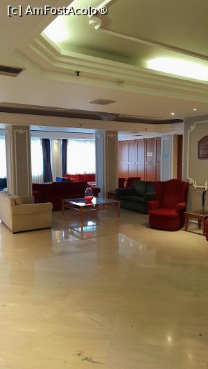 [P14] receptie hotel » foto by Yolanda
 - 
<span class="allrVoted glyphicon glyphicon-heart hidden" id="av1392811"></span>
<a class="m-l-10 hidden" id="sv1392811" onclick="voting_Foto_DelVot(,1392811,17000)" role="button">șterge vot <span class="glyphicon glyphicon-remove"></span></a>
<a id="v91392811" class=" c-red"  onclick="voting_Foto_SetVot(1392811)" role="button"><span class="glyphicon glyphicon-heart-empty"></span> <b>LIKE</b> = Votează poza</a> <img class="hidden"  id="f1392811W9" src="/imagini/loader.gif" border="0" /><span class="AjErrMes hidden" id="e1392811ErM"></span>