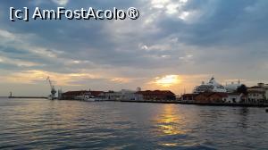 [P21] apus de soare in golful Thermaikos » foto by Yolanda
 - 
<span class="allrVoted glyphicon glyphicon-heart hidden" id="av1392818"></span>
<a class="m-l-10 hidden" id="sv1392818" onclick="voting_Foto_DelVot(,1392818,17000)" role="button">șterge vot <span class="glyphicon glyphicon-remove"></span></a>
<a id="v91392818" class=" c-red"  onclick="voting_Foto_SetVot(1392818)" role="button"><span class="glyphicon glyphicon-heart-empty"></span> <b>LIKE</b> = Votează poza</a> <img class="hidden"  id="f1392818W9" src="/imagini/loader.gif" border="0" /><span class="AjErrMes hidden" id="e1392818ErM"></span>