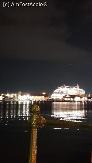 [P30] nava de croaziera e luminata ca de Craciun » foto by Yolanda
 - 
<span class="allrVoted glyphicon glyphicon-heart hidden" id="av1392827"></span>
<a class="m-l-10 hidden" id="sv1392827" onclick="voting_Foto_DelVot(,1392827,17000)" role="button">șterge vot <span class="glyphicon glyphicon-remove"></span></a>
<a id="v91392827" class=" c-red"  onclick="voting_Foto_SetVot(1392827)" role="button"><span class="glyphicon glyphicon-heart-empty"></span> <b>LIKE</b> = Votează poza</a> <img class="hidden"  id="f1392827W9" src="/imagini/loader.gif" border="0" /><span class="AjErrMes hidden" id="e1392827ErM"></span>