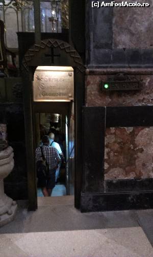 [P84] Aici se coboara la mormantul Apostolului.  » foto by alinaro
 - 
<span class="allrVoted glyphicon glyphicon-heart hidden" id="av540137"></span>
<a class="m-l-10 hidden" id="sv540137" onclick="voting_Foto_DelVot(,540137,17065)" role="button">șterge vot <span class="glyphicon glyphicon-remove"></span></a>
<a id="v9540137" class=" c-red"  onclick="voting_Foto_SetVot(540137)" role="button"><span class="glyphicon glyphicon-heart-empty"></span> <b>LIKE</b> = Votează poza</a> <img class="hidden"  id="f540137W9" src="/imagini/loader.gif" border="0" /><span class="AjErrMes hidden" id="e540137ErM"></span>