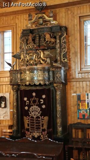 [P24] Chivotul în care se păstrează sulurile de Tora » foto by pepsi70ro
 - 
<span class="allrVoted glyphicon glyphicon-heart hidden" id="av1516304"></span>
<a class="m-l-10 hidden" id="sv1516304" onclick="voting_Foto_DelVot(,1516304,17175)" role="button">șterge vot <span class="glyphicon glyphicon-remove"></span></a>
<a id="v91516304" class=" c-red"  onclick="voting_Foto_SetVot(1516304)" role="button"><span class="glyphicon glyphicon-heart-empty"></span> <b>LIKE</b> = Votează poza</a> <img class="hidden"  id="f1516304W9" src="/imagini/loader.gif" border="0" /><span class="AjErrMes hidden" id="e1516304ErM"></span>