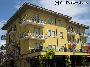 [P14] Albergo Rosetta, Peschiera del Garda » foto by vlado2
 - 
<span class="allrVoted glyphicon glyphicon-heart hidden" id="av546247"></span>
<a class="m-l-10 hidden" id="sv546247" onclick="voting_Foto_DelVot(,546247,17240)" role="button">șterge vot <span class="glyphicon glyphicon-remove"></span></a>
<a id="v9546247" class=" c-red"  onclick="voting_Foto_SetVot(546247)" role="button"><span class="glyphicon glyphicon-heart-empty"></span> <b>LIKE</b> = Votează poza</a> <img class="hidden"  id="f546247W9" src="/imagini/loader.gif" border="0" /><span class="AjErrMes hidden" id="e546247ErM"></span>