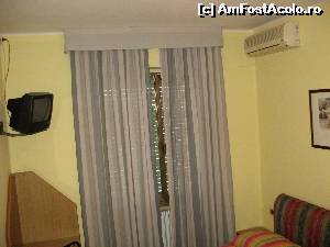 [P20] Camera Albergo Rosetta, Peschiera del Garda » foto by vlado2
 - 
<span class="allrVoted glyphicon glyphicon-heart hidden" id="av546253"></span>
<a class="m-l-10 hidden" id="sv546253" onclick="voting_Foto_DelVot(,546253,17240)" role="button">șterge vot <span class="glyphicon glyphicon-remove"></span></a>
<a id="v9546253" class=" c-red"  onclick="voting_Foto_SetVot(546253)" role="button"><span class="glyphicon glyphicon-heart-empty"></span> <b>LIKE</b> = Votează poza</a> <img class="hidden"  id="f546253W9" src="/imagini/loader.gif" border="0" /><span class="AjErrMes hidden" id="e546253ErM"></span>