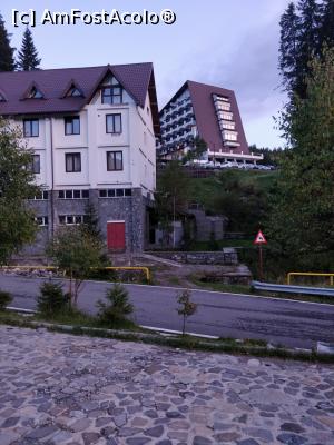 [P28] Pensiunea Octavian 3* din zona Padina – Peștera, Masivul Bucegi, vedere din parcare hotel Pestera » foto by Dana2008
 - 
<span class="allrVoted glyphicon glyphicon-heart hidden" id="av1111907"></span>
<a class="m-l-10 hidden" id="sv1111907" onclick="voting_Foto_DelVot(,1111907,17288)" role="button">șterge vot <span class="glyphicon glyphicon-remove"></span></a>
<a id="v91111907" class=" c-red"  onclick="voting_Foto_SetVot(1111907)" role="button"><span class="glyphicon glyphicon-heart-empty"></span> <b>LIKE</b> = Votează poza</a> <img class="hidden"  id="f1111907W9" src="/imagini/loader.gif" border="0" /><span class="AjErrMes hidden" id="e1111907ErM"></span>