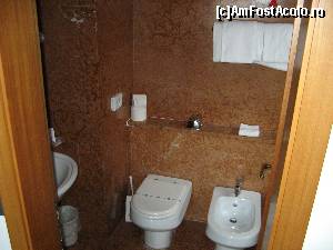 [P02] Baia din camera dubla a hotelului BW Europa din Riva del Garda » foto by vlado2
 - 
<span class="allrVoted glyphicon glyphicon-heart hidden" id="av549166"></span>
<a class="m-l-10 hidden" id="sv549166" onclick="voting_Foto_DelVot(,549166,17313)" role="button">șterge vot <span class="glyphicon glyphicon-remove"></span></a>
<a id="v9549166" class=" c-red"  onclick="voting_Foto_SetVot(549166)" role="button"><span class="glyphicon glyphicon-heart-empty"></span> <b>LIKE</b> = Votează poza</a> <img class="hidden"  id="f549166W9" src="/imagini/loader.gif" border="0" /><span class="AjErrMes hidden" id="e549166ErM"></span>