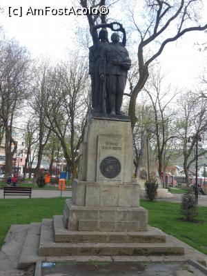 [P14] Huși - Parcul Rodina, Monumentul Eroilor. » foto by iulianic
 - 
<span class="allrVoted glyphicon glyphicon-heart hidden" id="av1361247"></span>
<a class="m-l-10 hidden" id="sv1361247" onclick="voting_Foto_DelVot(,1361247,17315)" role="button">șterge vot <span class="glyphicon glyphicon-remove"></span></a>
<a id="v91361247" class=" c-red"  onclick="voting_Foto_SetVot(1361247)" role="button"><span class="glyphicon glyphicon-heart-empty"></span> <b>LIKE</b> = Votează poza</a> <img class="hidden"  id="f1361247W9" src="/imagini/loader.gif" border="0" /><span class="AjErrMes hidden" id="e1361247ErM"></span>