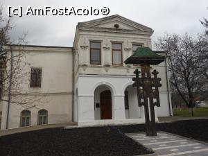 [P13] Huși - Catedrala Episcopală, Palatul Episcopal și Troița. » foto by iulianic
 - 
<span class="allrVoted glyphicon glyphicon-heart hidden" id="av1361666"></span>
<a class="m-l-10 hidden" id="sv1361666" onclick="voting_Foto_DelVot(,1361666,17315)" role="button">șterge vot <span class="glyphicon glyphicon-remove"></span></a>
<a id="v91361666" class=" c-red"  onclick="voting_Foto_SetVot(1361666)" role="button"><span class="glyphicon glyphicon-heart-empty"></span> <b>LIKE</b> = Votează poza</a> <img class="hidden"  id="f1361666W9" src="/imagini/loader.gif" border="0" /><span class="AjErrMes hidden" id="e1361666ErM"></span>
