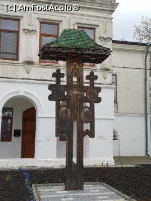 [P15] Huși - Catedrala Episcopală, Palatul Episcopal și Troița. » foto by iulianic
 - 
<span class="allrVoted glyphicon glyphicon-heart hidden" id="av1361668"></span>
<a class="m-l-10 hidden" id="sv1361668" onclick="voting_Foto_DelVot(,1361668,17315)" role="button">șterge vot <span class="glyphicon glyphicon-remove"></span></a>
<a id="v91361668" class=" c-red"  onclick="voting_Foto_SetVot(1361668)" role="button"><span class="glyphicon glyphicon-heart-empty"></span> <b>LIKE</b> = Votează poza</a> <img class="hidden"  id="f1361668W9" src="/imagini/loader.gif" border="0" /><span class="AjErrMes hidden" id="e1361668ErM"></span>