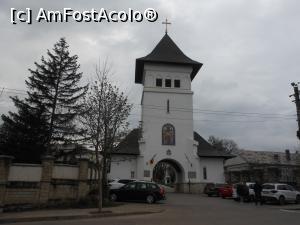 [P02] Huși - Catedrala Episcopală, Turnul clopotniță văzut din exterior. » foto by iulianic
 - 
<span class="allrVoted glyphicon glyphicon-heart hidden" id="av1361655"></span>
<a class="m-l-10 hidden" id="sv1361655" onclick="voting_Foto_DelVot(,1361655,17315)" role="button">șterge vot <span class="glyphicon glyphicon-remove"></span></a>
<a id="v91361655" class=" c-red"  onclick="voting_Foto_SetVot(1361655)" role="button"><span class="glyphicon glyphicon-heart-empty"></span> <b>LIKE</b> = Votează poza</a> <img class="hidden"  id="f1361655W9" src="/imagini/loader.gif" border="0" /><span class="AjErrMes hidden" id="e1361655ErM"></span>