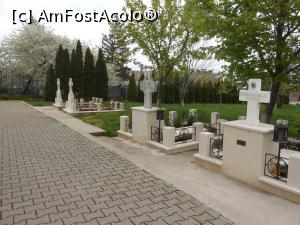 [P22] Huși - Catedrala Episcopală, morminte în exterior, la est de altar. » foto by iulianic
 - 
<span class="allrVoted glyphicon glyphicon-heart hidden" id="av1361675"></span>
<a class="m-l-10 hidden" id="sv1361675" onclick="voting_Foto_DelVot(,1361675,17315)" role="button">șterge vot <span class="glyphicon glyphicon-remove"></span></a>
<a id="v91361675" class=" c-red"  onclick="voting_Foto_SetVot(1361675)" role="button"><span class="glyphicon glyphicon-heart-empty"></span> <b>LIKE</b> = Votează poza</a> <img class="hidden"  id="f1361675W9" src="/imagini/loader.gif" border="0" /><span class="AjErrMes hidden" id="e1361675ErM"></span>