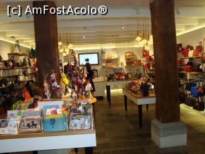 [P16] Magazinul muzeului este gratuit la intrare -el a fost declarat cel mai bun shop -museum din Amsterdam in 2014 » foto by mireille
 - 
<span class="allrVoted glyphicon glyphicon-heart hidden" id="av818576"></span>
<a class="m-l-10 hidden" id="sv818576" onclick="voting_Foto_DelVot(,818576,17324)" role="button">șterge vot <span class="glyphicon glyphicon-remove"></span></a>
<a id="v9818576" class=" c-red"  onclick="voting_Foto_SetVot(818576)" role="button"><span class="glyphicon glyphicon-heart-empty"></span> <b>LIKE</b> = Votează poza</a> <img class="hidden"  id="f818576W9" src="/imagini/loader.gif" border="0" /><span class="AjErrMes hidden" id="e818576ErM"></span>